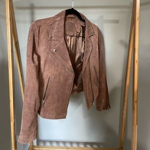 Suede leather jacket! A favorite of mine that just doesn’t fit any more.